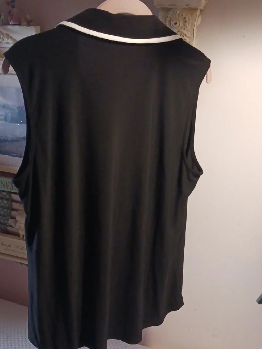 Anne Klein ⚜️Black Sleeveless Polo Top with White Trim and Gold Zip  L